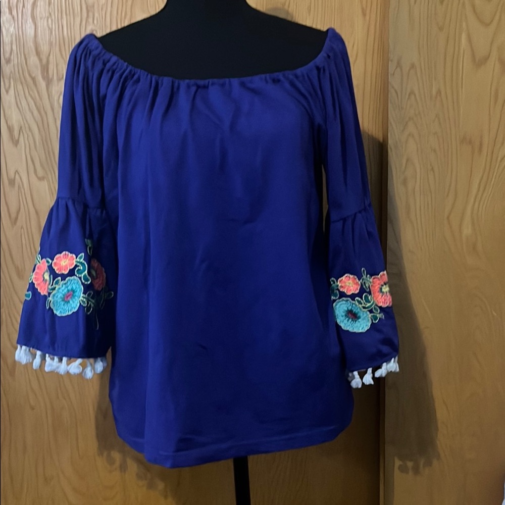 🎉SALE🎉$9 or 3 for $20🎉Umgee Blue and Pink Embellished Bell Sleeve Blouse